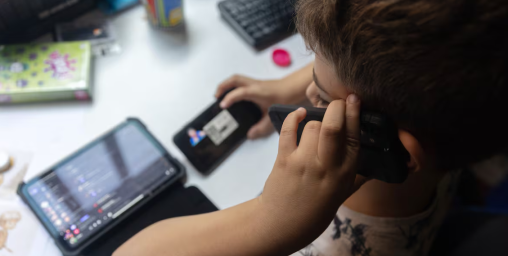 Protección de Datos investiga a varias empresas por los patrones adictivos de las plataformas de internet: “Implican un riesgo para los menores”