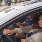 La diputada provincial, Mónica Juárez, se mostró manejando un vehículo sin patente