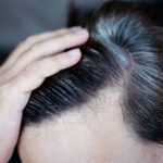 ¿Por qué los jóvenes cada vez tienen canas más tempranamente?