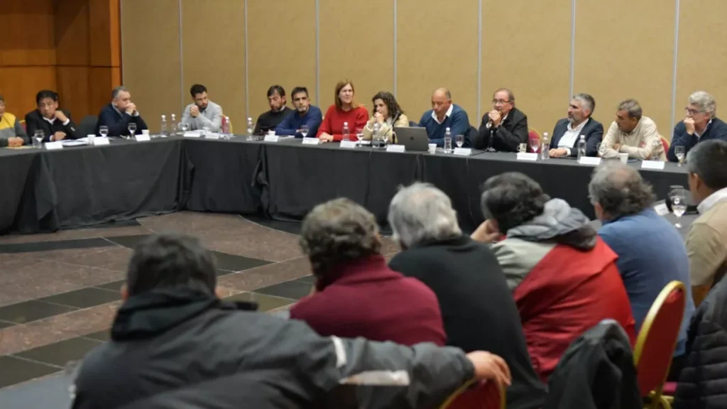 Tensa pero productiva: así transcurrió la nueva mesa de diálogo entre el Gobierno y los gremios