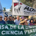 Marchan en Salta por ciencia, educación y jubilaciones dignas