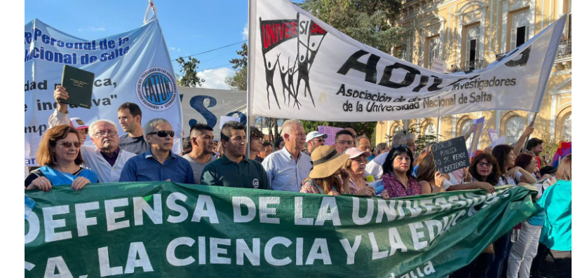 Marchan en Salta por ciencia, educación y jubilaciones dignas