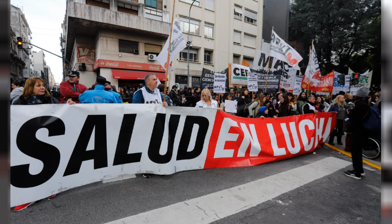 Los trabajadores del Garrahan anunciaron dos nuevos paros y convocaron a una marcha federal
