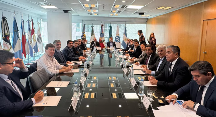 Tensión federal: los gobernadores avanzan con proyectos para modificar el reparto de fondos nacionales