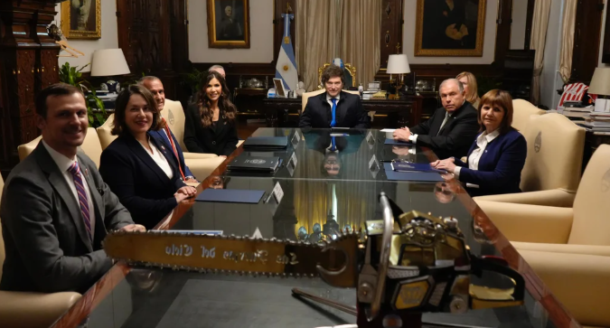 El Gobierno acordó con EE.UU. cooperar en seguridad y firmó el ingreso al Programa de Exención de Visas