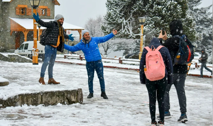 Menos viajes y menor consumo: fuerte baja del turismo invernal en 2025