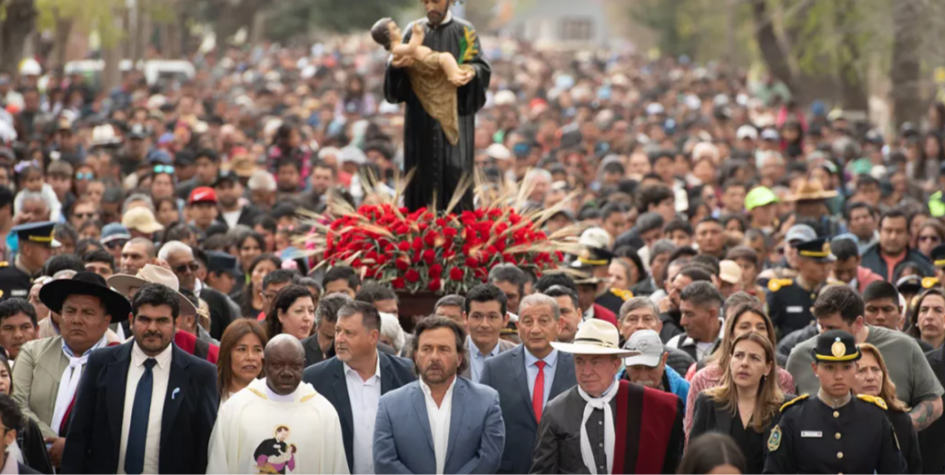 Fe, tradición y presencia oficial: Vaqueros celebró a San Cayetano junto al Gobernador