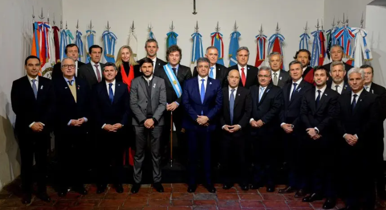 Los gobernadores imponen condiciones a Milei para aceptar participar de la mesa de diálogo