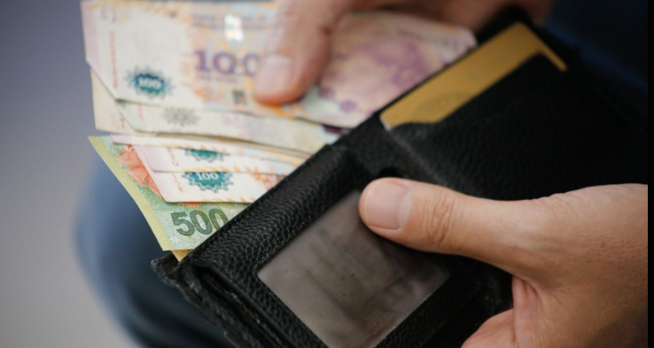 Salario mínimo: el Gobierno fijó aumentos escalonados hasta agosto de 2026