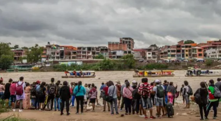 Contrabando en la frontera: “Llegan entre 50 y 60 colectivos por día y pasan mercadería”