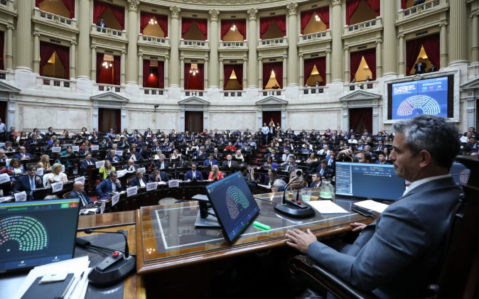 El oficialismo logró aprobar el Presupuesto en Diputados, pero no pudo sostener un polémico artículo