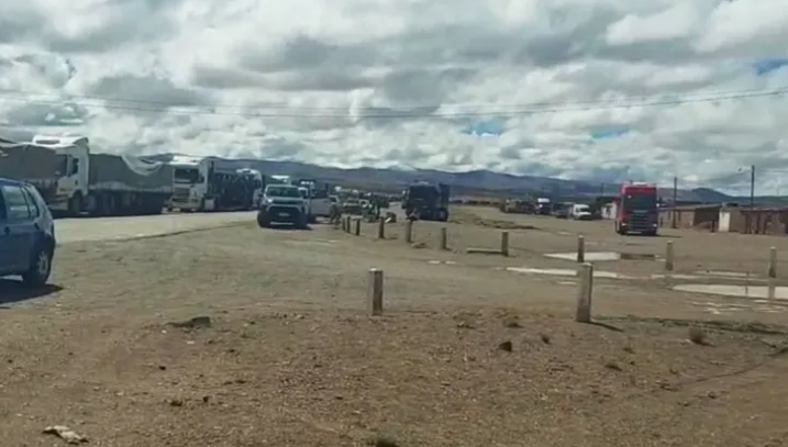 Cientos de familias varadas por el cierre del Paso de Jama: Podría habilitarse a las 13