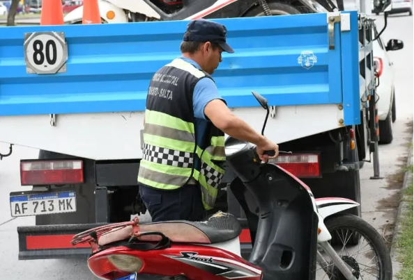 “Sin casco, no hay moto”: Tránsito endurece controles y retira motos en la ciudad