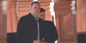 Denuncian a Manuel Adorni por presuntas irregularidades en contrataciones y la concesión de Tecnópolis