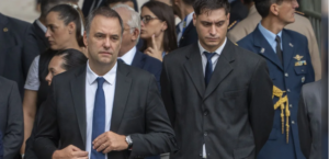 Vuelo privado a Punta del Este: Adorni contrató a un estudio de abogados para su defensa