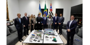 Milei pidió el voto para Flávio Bolsonaro y fustigó a “los zurdos de mierda”