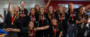 Las Leonas llegaron al país tras la histórica conquista en el Mundial de hockey